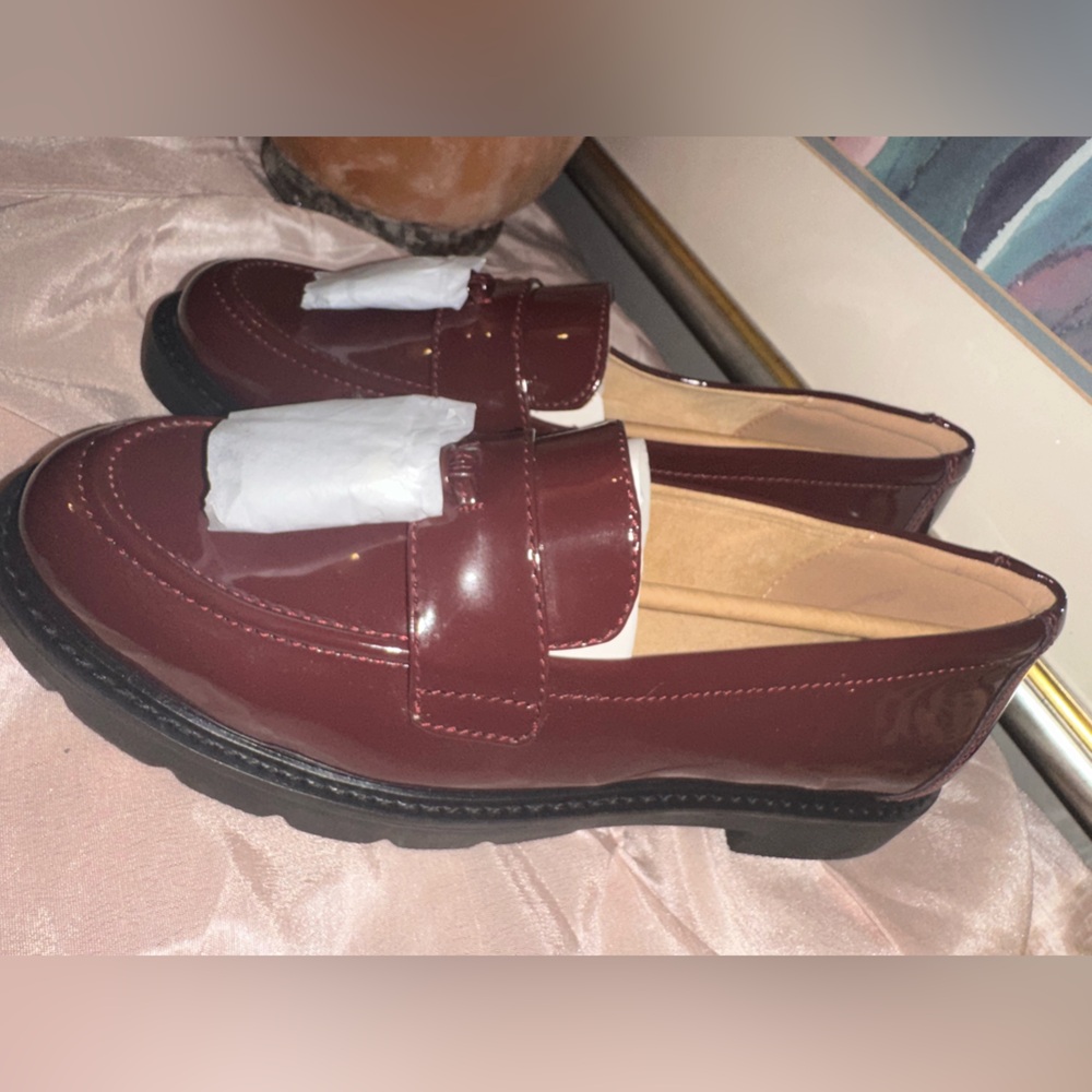 WOMEN'S KIARA TASSEL LOAFERS           Glossy Burgundy Loafers